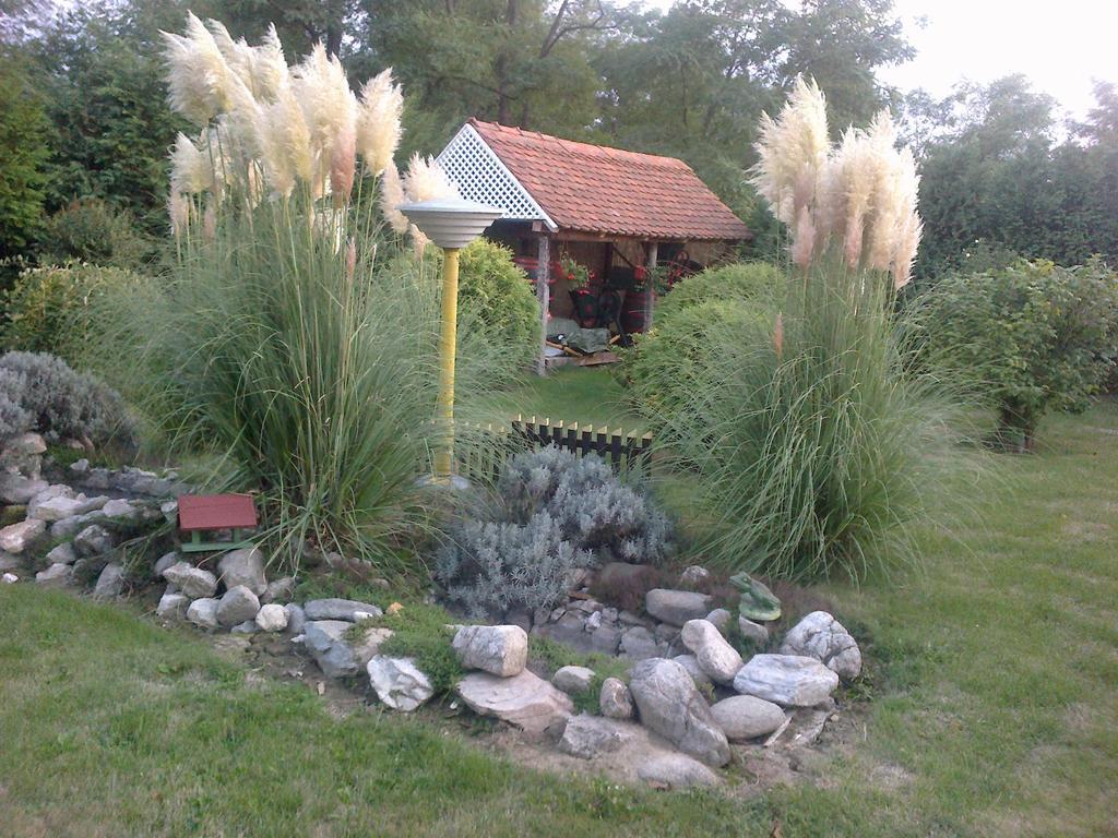 Seoski Turiziam Larva Trenkovo Exterior photo