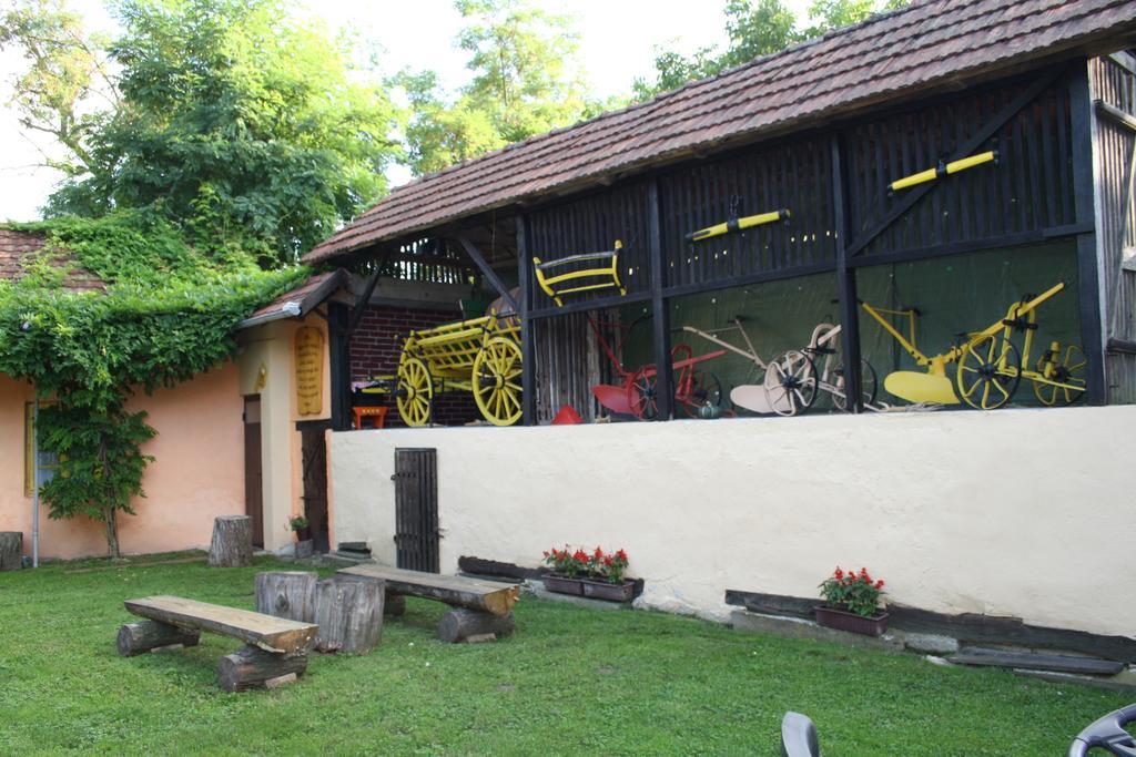 Seoski Turiziam Larva Trenkovo Exterior photo